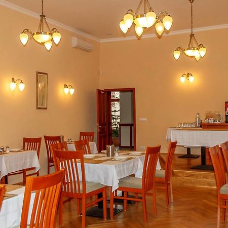 Pannon Hotel Bejelentkezes 20 Oraig, Check-In Until 20 O'Clock, Einchecken Bis 20 Uhr Mohacs Exterior photo