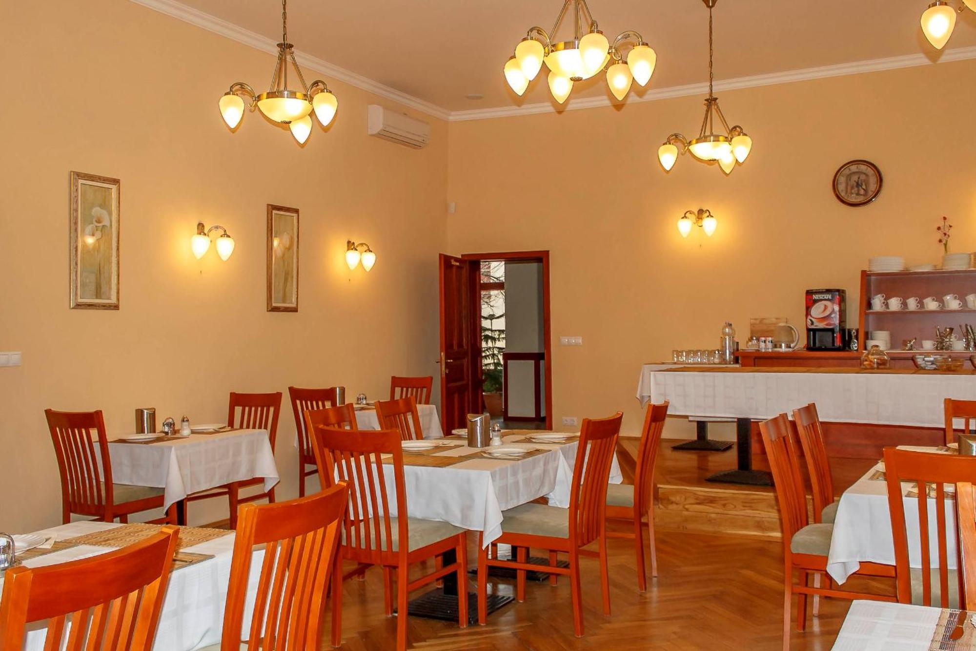 Pannon Hotel Bejelentkezes 20 Oraig, Check-In Until 20 O'Clock, Einchecken Bis 20 Uhr Mohacs Exterior photo