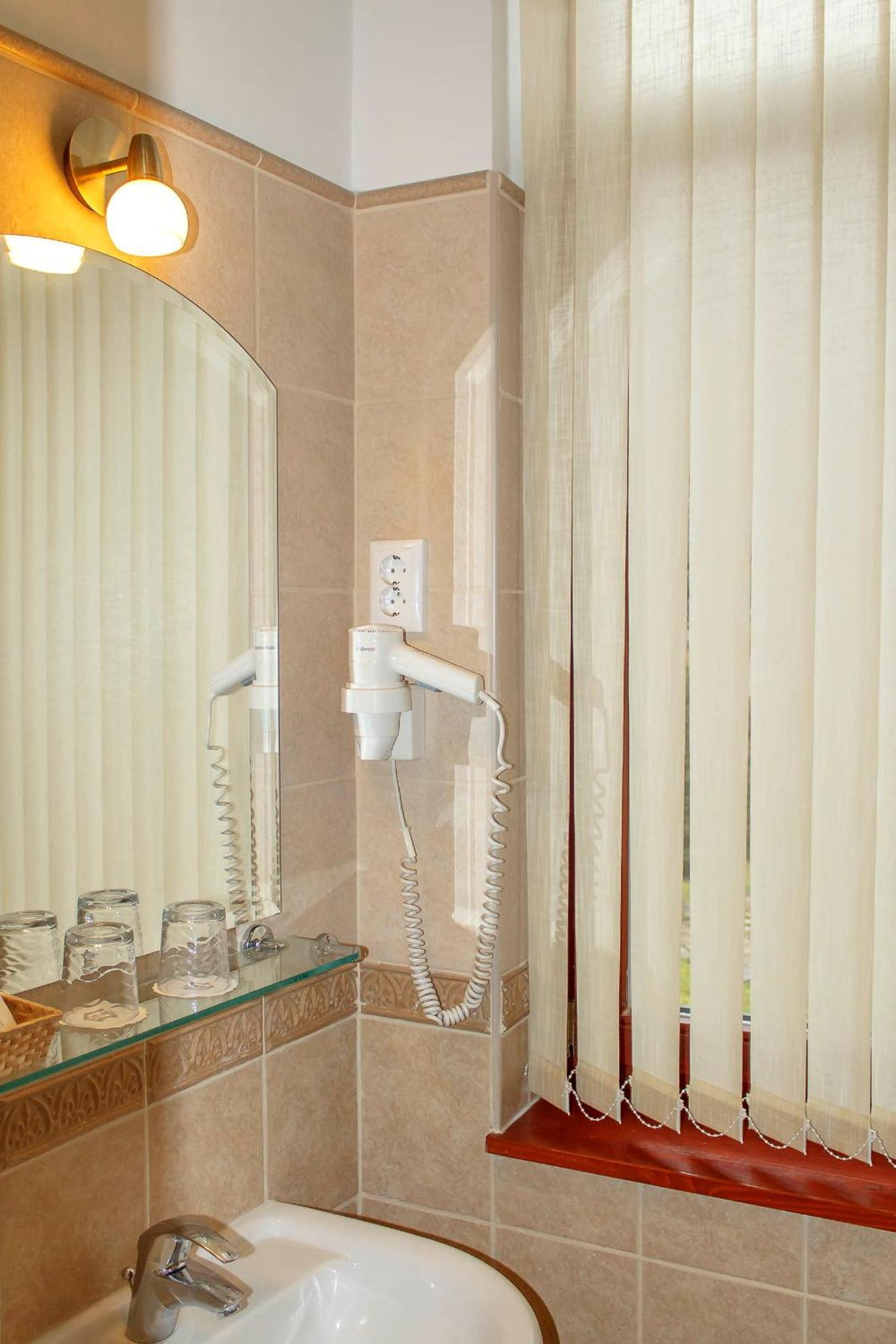Pannon Hotel Bejelentkezes 20 Oraig, Check-In Until 20 O'Clock, Einchecken Bis 20 Uhr Mohacs Exterior photo