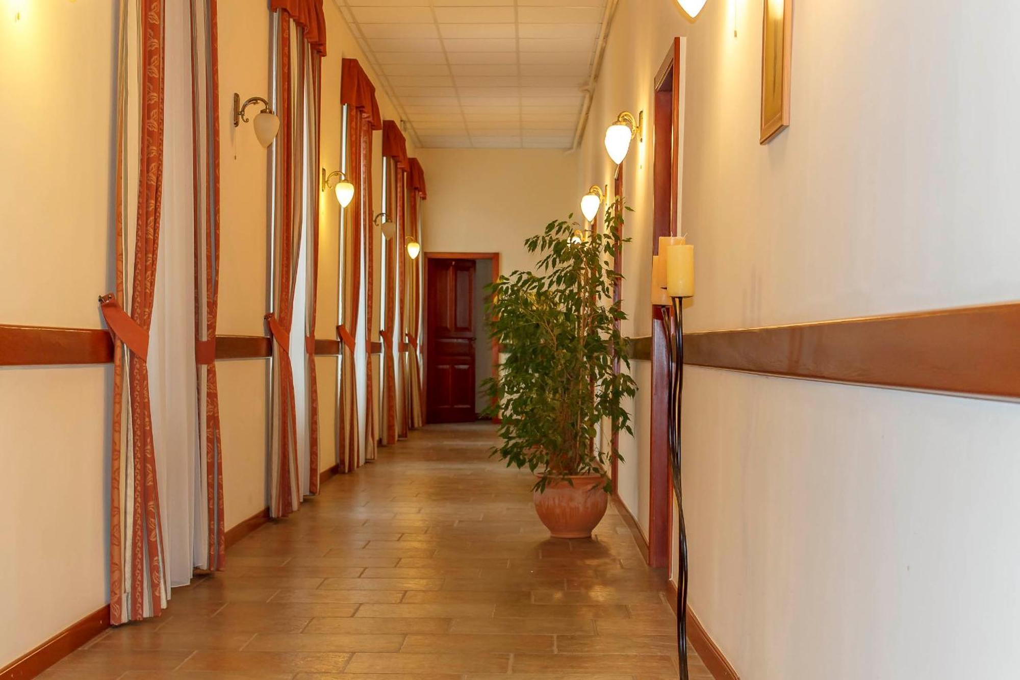 Pannon Hotel Bejelentkezes 20 Oraig, Check-In Until 20 O'Clock, Einchecken Bis 20 Uhr Mohacs Exterior photo
