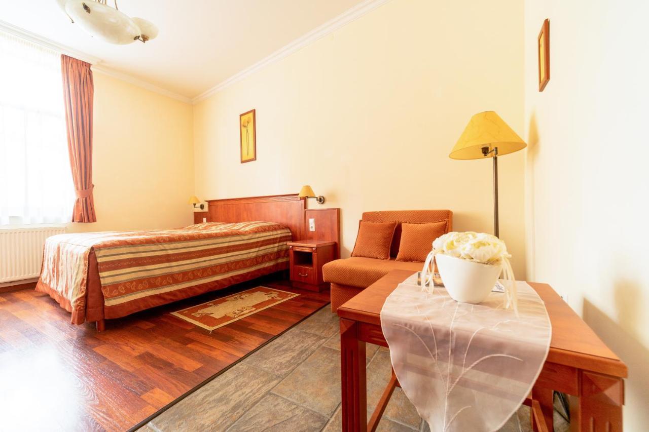 Pannon Hotel Bejelentkezes 20 Oraig, Check-In Until 20 O'Clock, Einchecken Bis 20 Uhr Mohacs Exterior photo