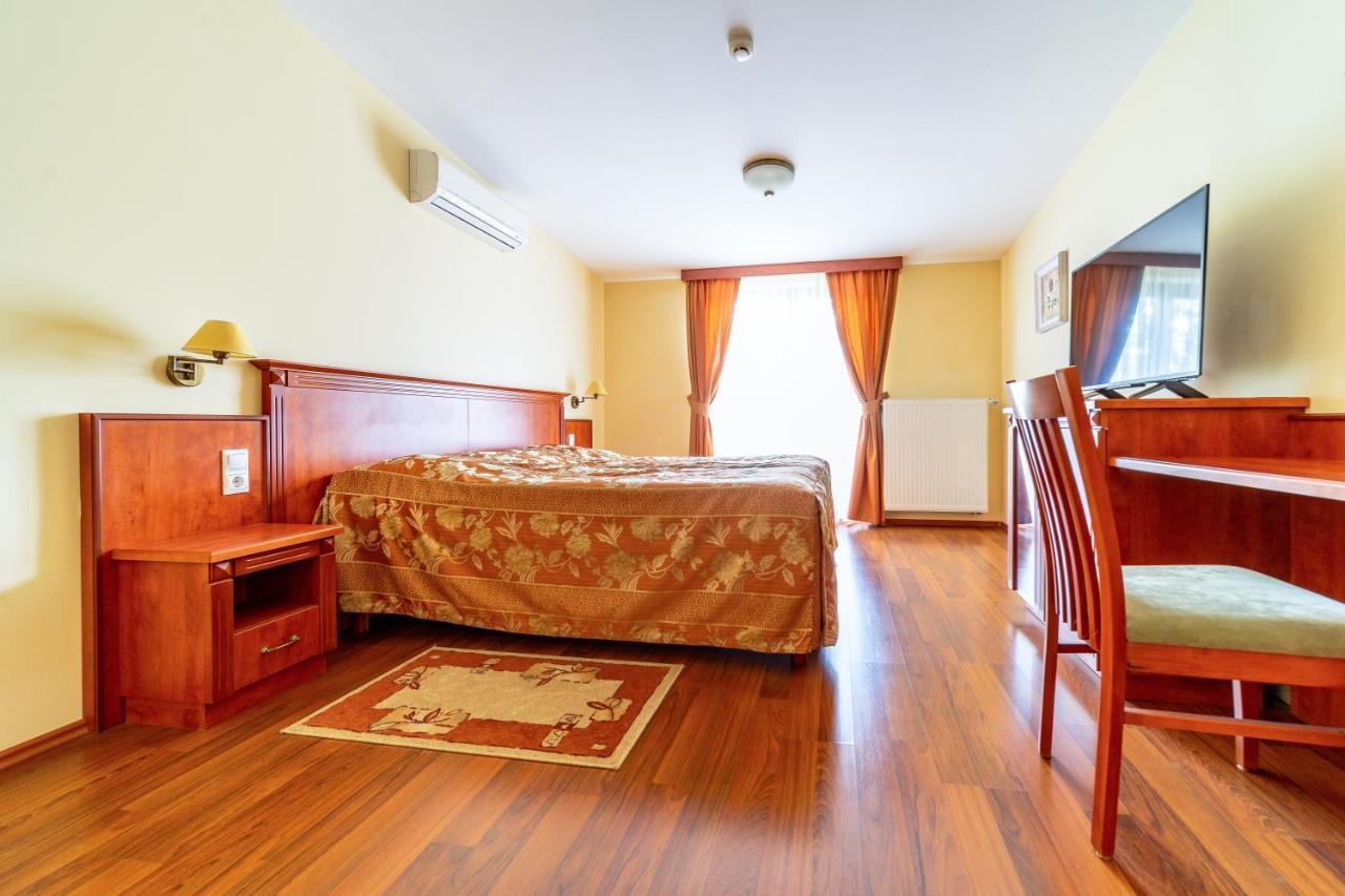 Pannon Hotel Bejelentkezes 20 Oraig, Check-In Until 20 O'Clock, Einchecken Bis 20 Uhr Mohacs Exterior photo